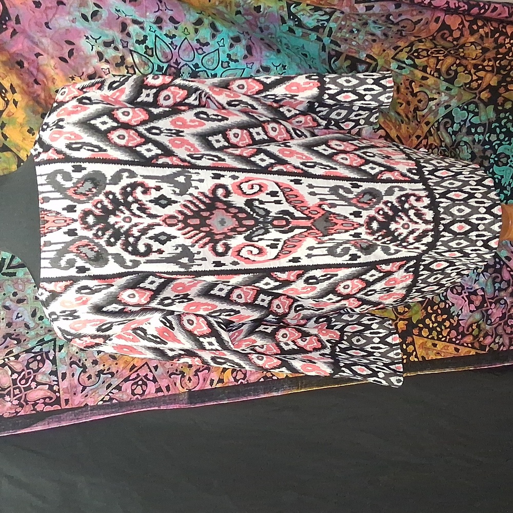 Linea Patterned Blouse - Picture 2 of 3